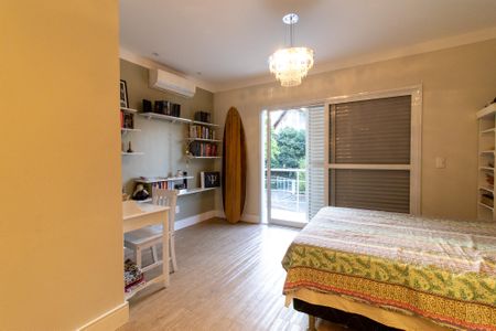 Casa de condomínio à venda com 300m², 4 quartos e 4 vagasSuíte 2