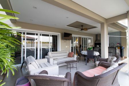 Casa de condomínio à venda com 300m², 4 quartos e 4 vagasÁrea externa