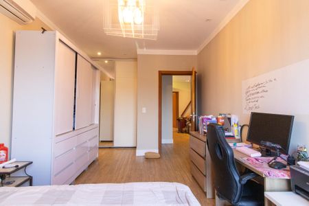 Casa de condomínio à venda com 300m², 4 quartos e 4 vagas Casa de condomínio à venda com 300m², 4 quartos e 4 vagasSuíte 3