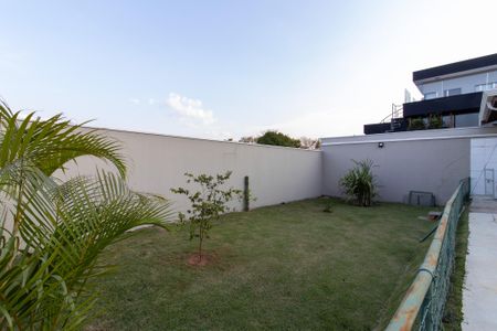 Casa de condomínio à venda com 300m², 4 quartos e 4 vagas Casa de condomínio à venda com 300m², 4 quartos e 4 vagasÁrea externa