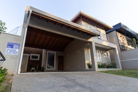 Casa de condomínio à venda com 300m², 4 quartos e 4 vagasFachada