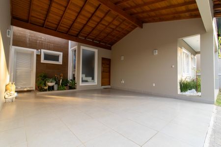 Casa de condomínio à venda com 300m², 4 quartos e 4 vagasGaragem