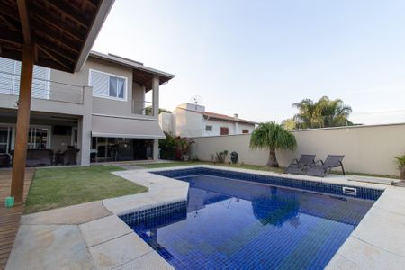 Casa de condomínio à venda com 300m², 4 quartos e 4 vagasÁrea externa