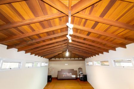 Casa de condomínio à venda com 300m², 4 quartos e 4 vagasSótão