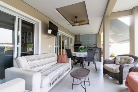 Casa de condomínio à venda com 300m², 4 quartos e 4 vagas Casa de condomínio à venda com 300m², 4 quartos e 4 vagasÁrea externa