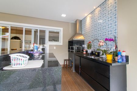 Casa de condomínio à venda com 300m², 4 quartos e 4 vagas Casa de condomínio à venda com 300m², 4 quartos e 4 vagasÁrea externa