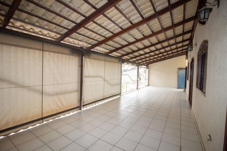 Casa à venda com 200m², 3 quartos e 2 vagas Casa à venda com 200m², 3 quartos e 2 vagasGaragem