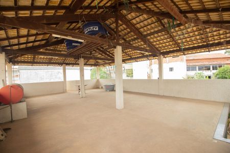 Casa à venda com 200m², 3 quartos e 2 vagas Casa à venda com 200m², 3 quartos e 2 vagasTerraço