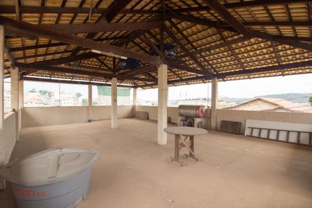 Casa à venda com 200m², 3 quartos e 2 vagas Casa à venda com 200m², 3 quartos e 2 vagasTerraço