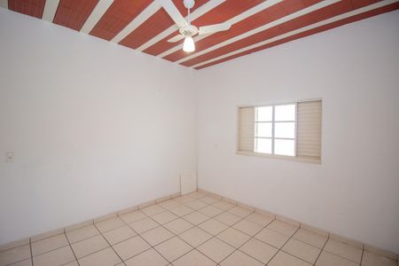 Casa à venda com 200m², 3 quartos e 2 vagas Casa à venda com 200m², 3 quartos e 2 vagasQuarto 1