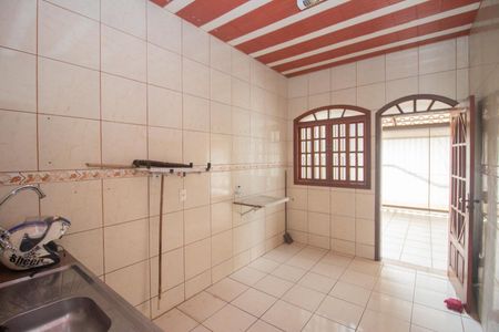 Casa à venda com 200m², 3 quartos e 2 vagas Casa à venda com 200m², 3 quartos e 2 vagasCozinha