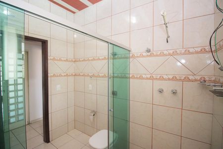 Casa à venda com 200m², 3 quartos e 2 vagas Casa à venda com 200m², 3 quartos e 2 vagasBanheiro Social