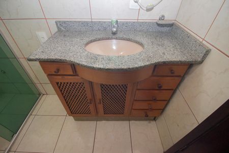 Casa à venda com 200m², 3 quartos e 2 vagas Casa à venda com 200m², 3 quartos e 2 vagasBanheiro Social