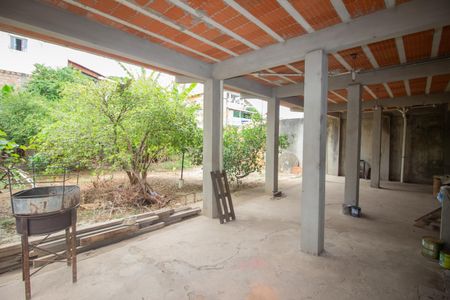 Casa à venda com 200m², 3 quartos e 2 vagas Casa à venda com 200m², 3 quartos e 2 vagasQuintal