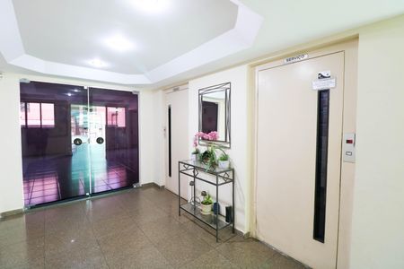 Apartamento à venda com 75m², 2 quartos e 1 vagaÁrea comum - Hall social