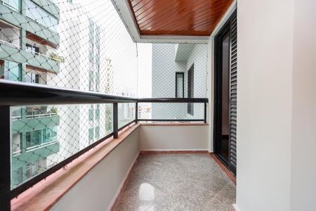 Apartamento à venda com 157m², 4 quartos e 4 vagasVaranda da Suíte 1