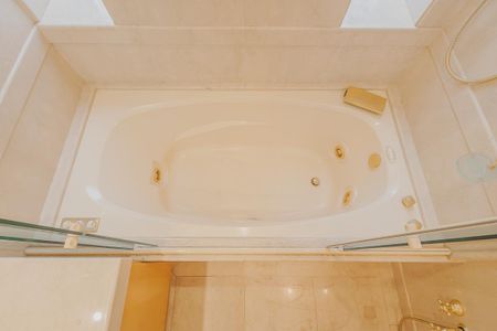 Apartamento à venda com 578m², 5 quartos e 8 vagasBanheiro da Suíte 2