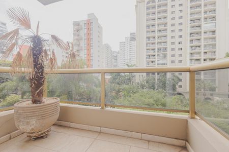 Apartamento à venda com 578m², 5 quartos e 8 vagasVaranda da Suíte 4