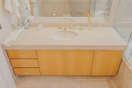 Apartamento à venda com 578m², 5 quartos e 8 vagasBanheiro da Suíte 2