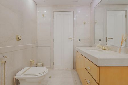 Apartamento à venda com 578m², 5 quartos e 8 vagasBanheiro da Suíte 1