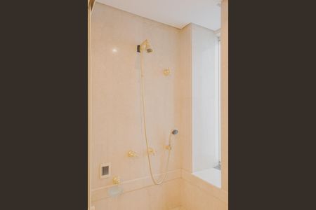 Apartamento à venda com 578m², 5 quartos e 8 vagasBanheiro da Suíte 3