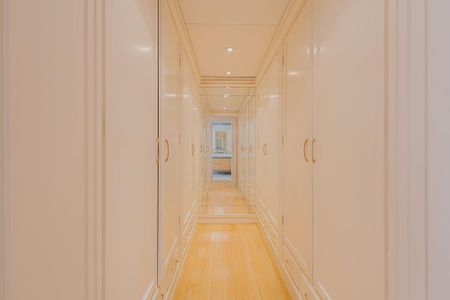 Apartamento à venda com 578m², 5 quartos e 8 vagasCloset da suíte 4