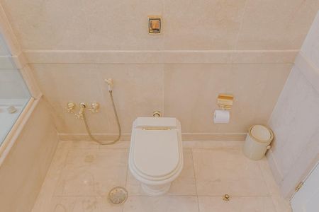 Apartamento à venda com 578m², 5 quartos e 8 vagasBanheiro da Suíte 2