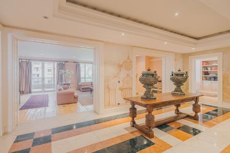 Apartamento à venda com 578m², 5 quartos e 8 vagasHall de entrada