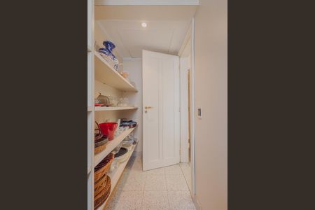 Apartamento à venda com 578m², 5 quartos e 8 vagasDespensa