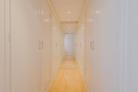 Apartamento à venda com 578m², 5 quartos e 8 vagasCloset da suíte 4