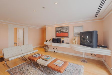 Apartamento à venda com 578m², 5 quartos e 8 vagasSala de TV