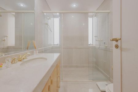 Apartamento à venda com 578m², 5 quartos e 8 vagasBanheiro da Suíte 1