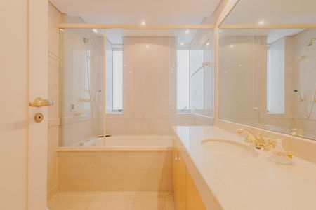 Apartamento à venda com 578m², 5 quartos e 8 vagasBanheiro da Suíte 3