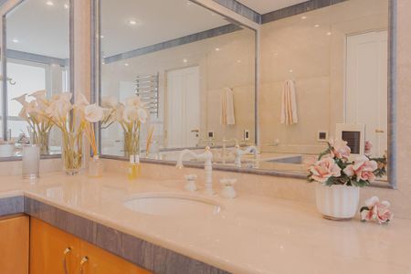 Apartamento à venda com 578m², 5 quartos e 8 vagasBanheiro da Suíte 4