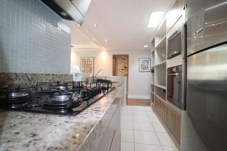 Apartamento à venda com 92m², 2 quartos e 2 vagasCozinha