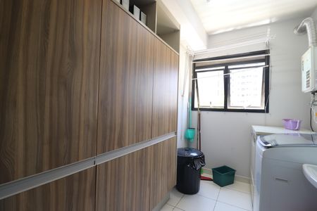 Apartamento à venda com 92m², 2 quartos e 2 vagasÁrea de Serviço