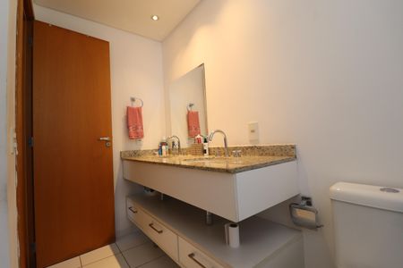Apartamento à venda com 92m², 2 quartos e 2 vagasBanheiro Quarto 1 suíte