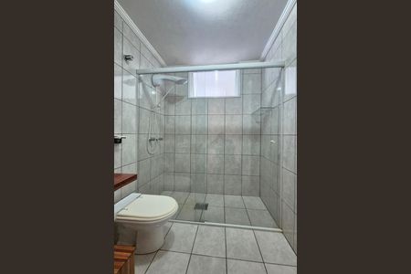 Casa à venda com 240m², 4 quartos e 4 vagas Casa à venda com 240m², 4 quartos e 4 vagasBanheiro