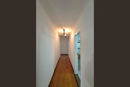 Casa à venda com 240m², 4 quartos e 4 vagas Casa à venda com 240m², 4 quartos e 4 vagasCorredor