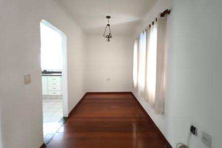 Casa à venda com 240m², 4 quartos e 4 vagasSala