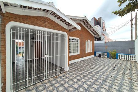 Casa à venda com 240m², 4 quartos e 4 vagas Casa à venda com 240m², 4 quartos e 4 vagasFachada do Prédio