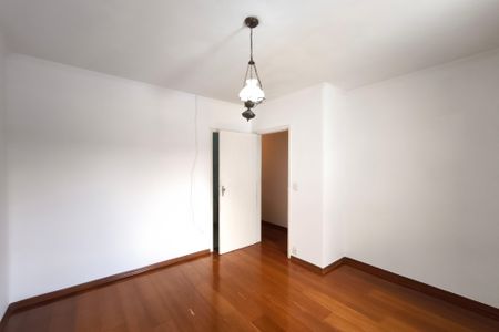 Casa à venda com 240m², 4 quartos e 4 vagasSuíte