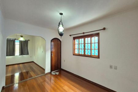 Casa à venda com 240m², 4 quartos e 4 vagas Casa à venda com 240m², 4 quartos e 4 vagasSala de Jantar