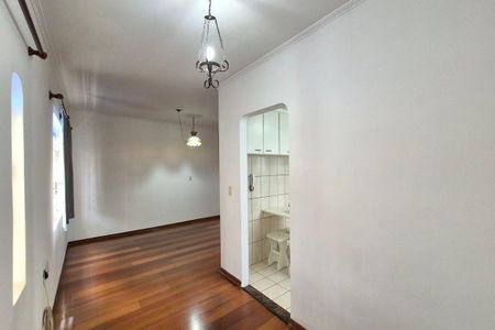 Casa à venda com 240m², 4 quartos e 4 vagas Casa à venda com 240m², 4 quartos e 4 vagasSala