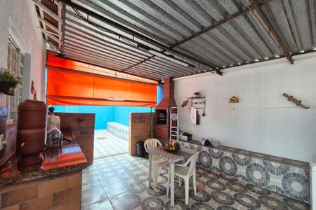 Casa à venda com 240m², 4 quartos e 4 vagas Casa à venda com 240m², 4 quartos e 4 vagasÁrea comum - Churrasqueira
