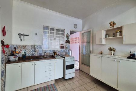 Casa à venda com 240m², 4 quartos e 4 vagas Casa à venda com 240m², 4 quartos e 4 vagasCozinha