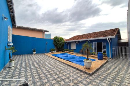 Casa à venda com 240m², 4 quartos e 4 vagas Casa à venda com 240m², 4 quartos e 4 vagasQuintal