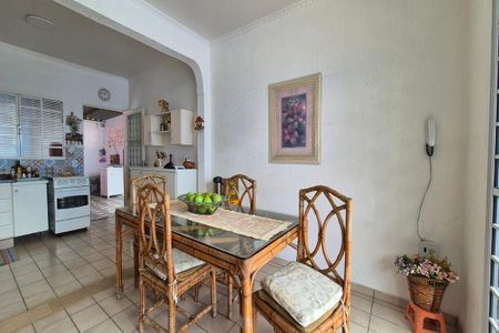 Casa à venda com 240m², 4 quartos e 4 vagas Casa à venda com 240m², 4 quartos e 4 vagasSala de Jantar