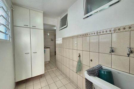 Casa à venda com 240m², 4 quartos e 4 vagas Casa à venda com 240m², 4 quartos e 4 vagasÁrea de Serviço