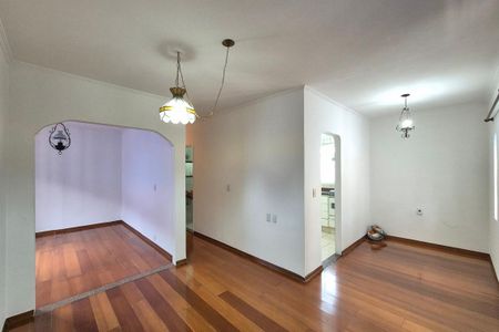 Casa à venda com 240m², 4 quartos e 4 vagas Casa à venda com 240m², 4 quartos e 4 vagasSala